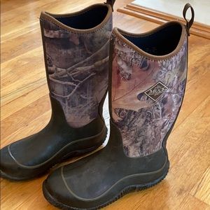 Kids size 4 Muck Boots